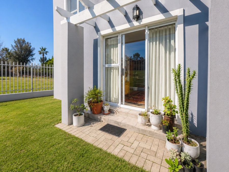 To Let 2 Bedroom Property for Rent in Protea Heights Western Cape